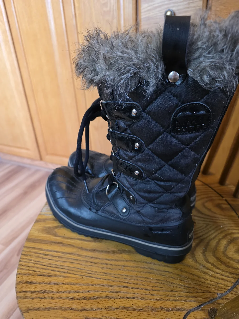 Sorel Tofino Size 8 Black Winter Boots with Fur Cuff